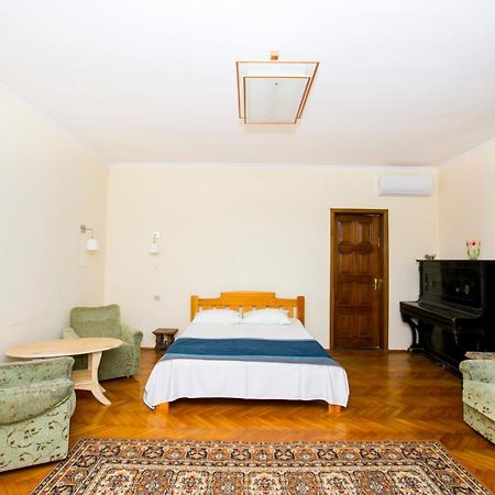 Guest House Lavr Гагра Екстер'єр фото