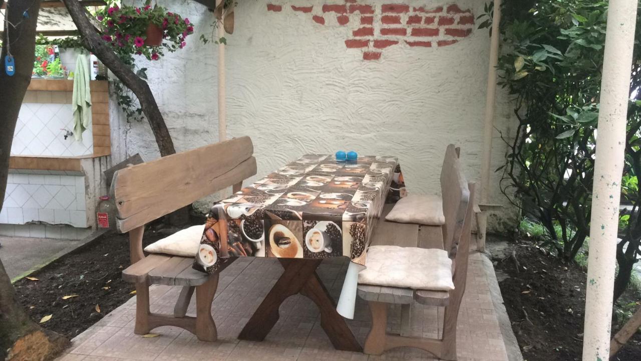 Guest House Lavr Гагра Екстер'єр фото