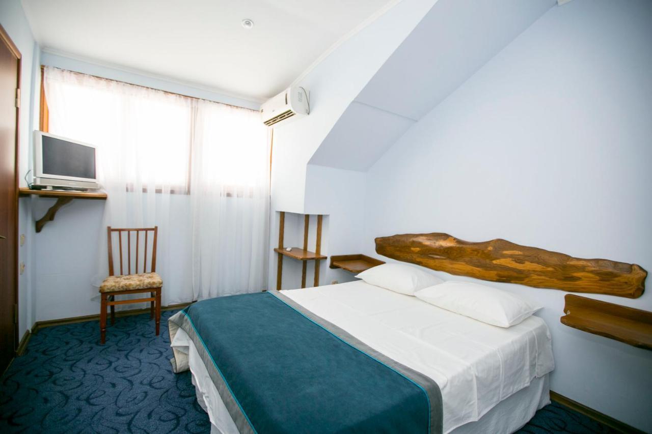 Guest House Lavr Гагра Екстер'єр фото