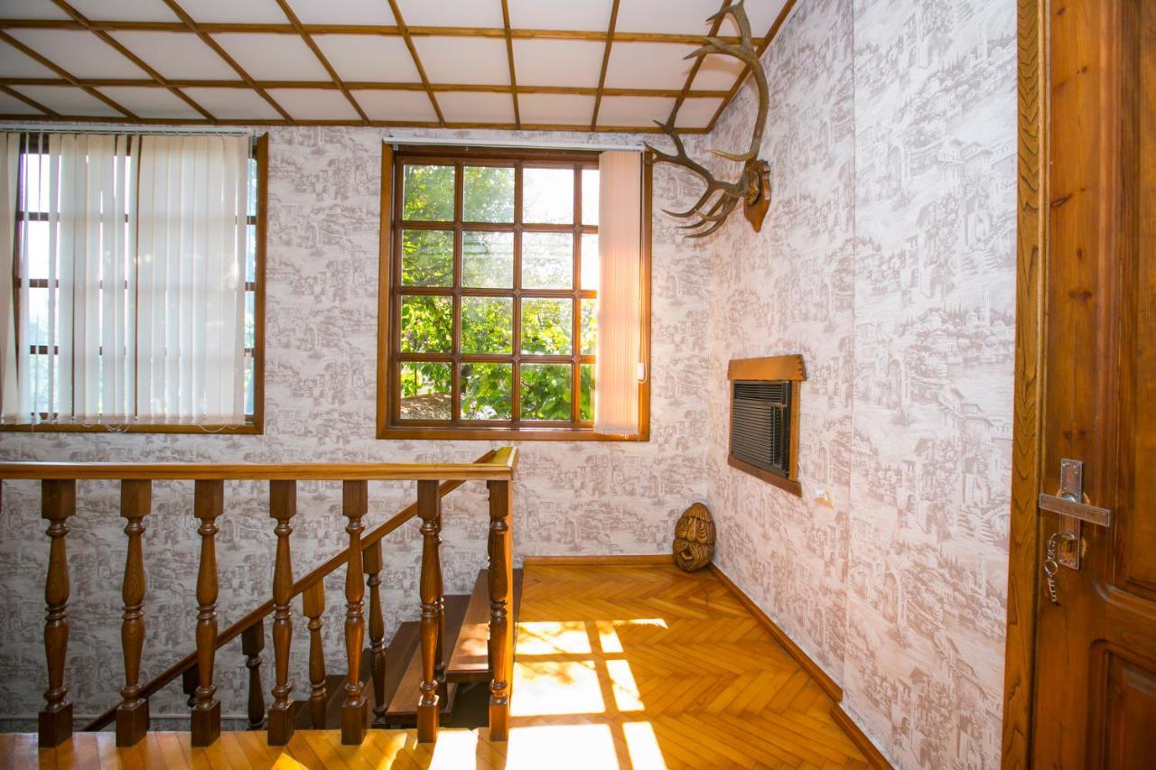 Guest House Lavr Гагра Екстер'єр фото