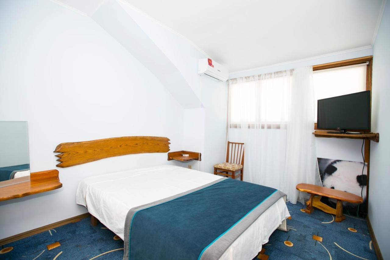 Guest House Lavr Гагра Екстер'єр фото