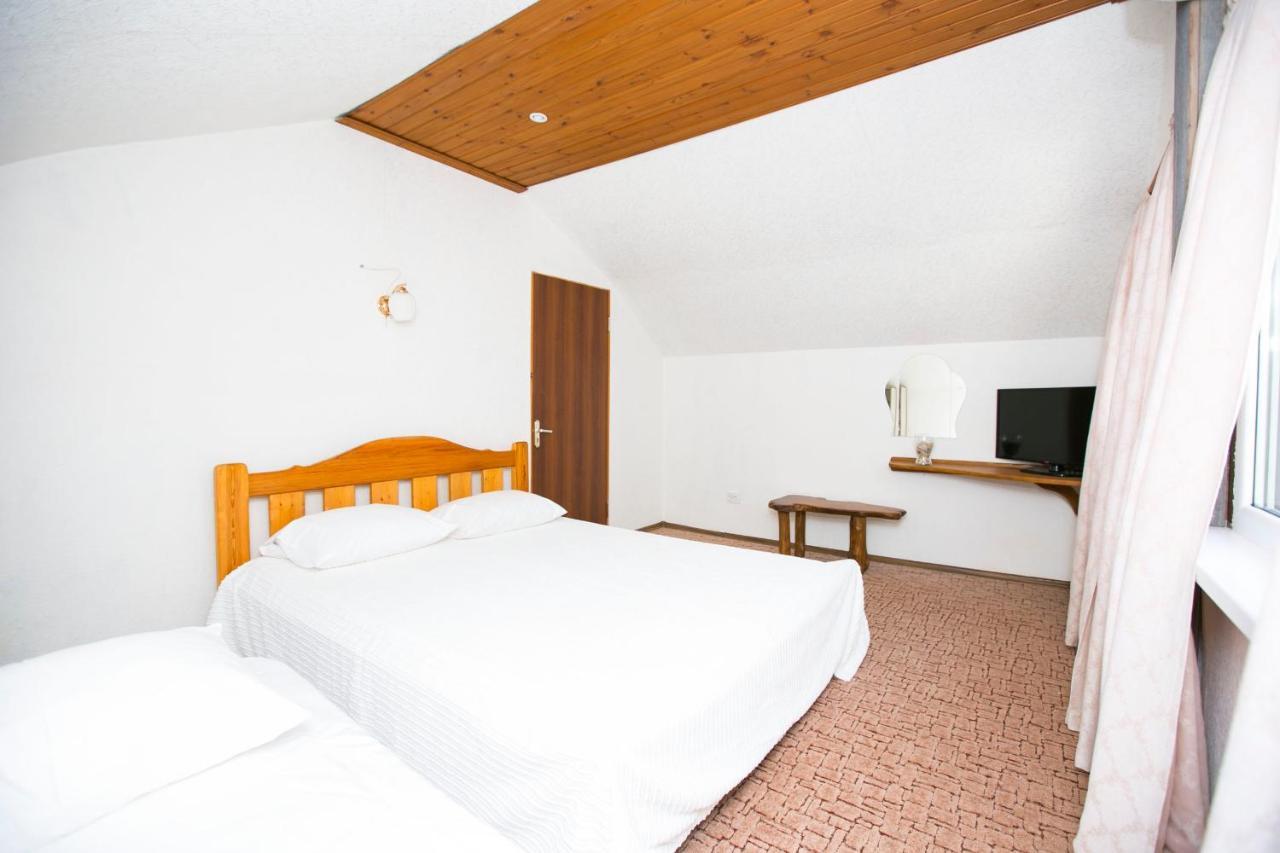 Guest House Lavr Гагра Екстер'єр фото