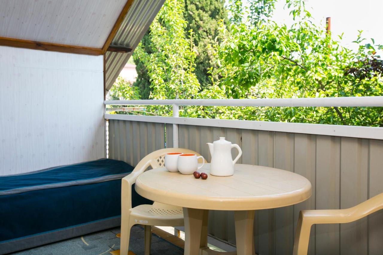 Guest House Lavr Гагра Екстер'єр фото