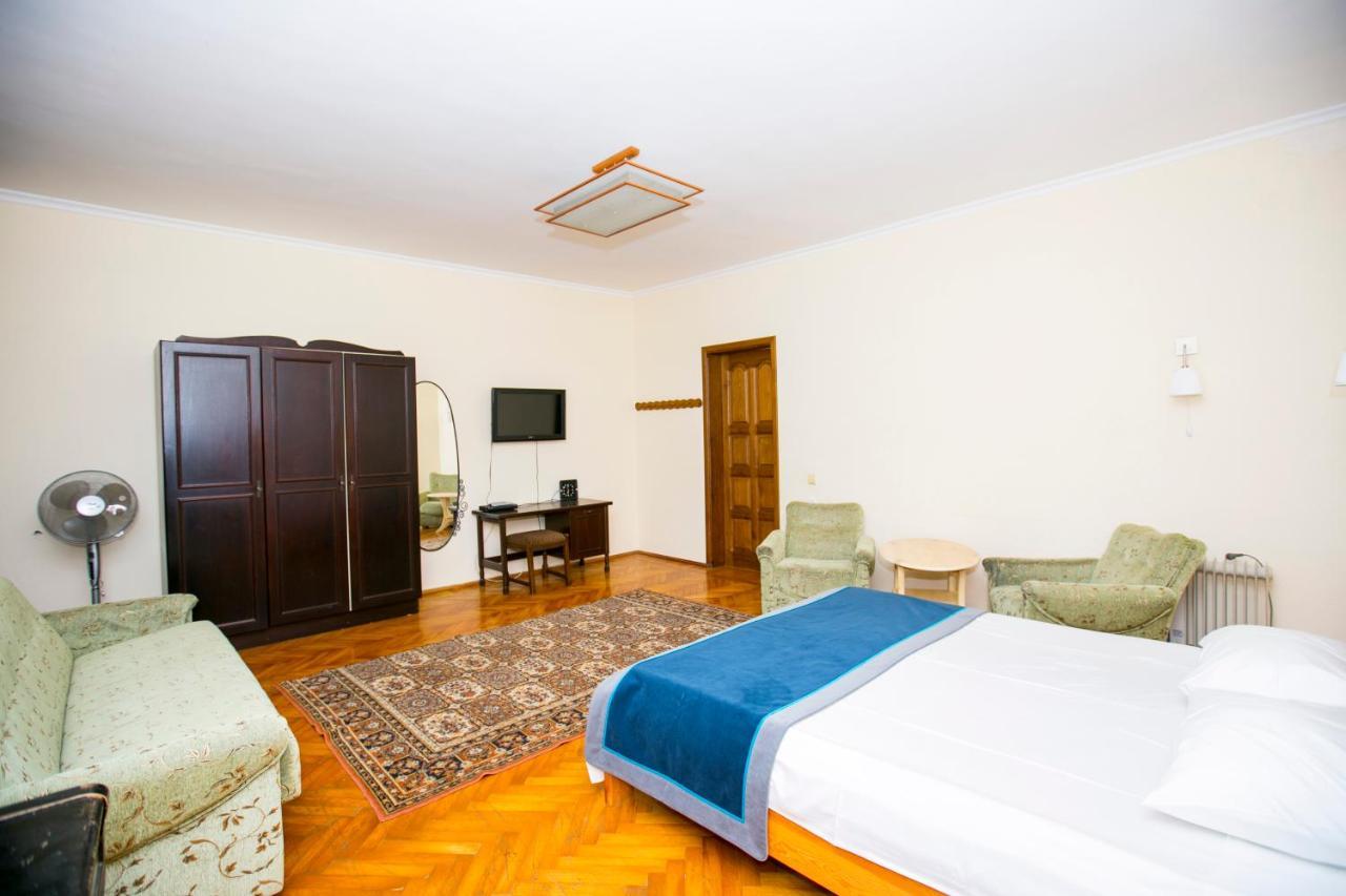 Guest House Lavr Гагра Екстер'єр фото
