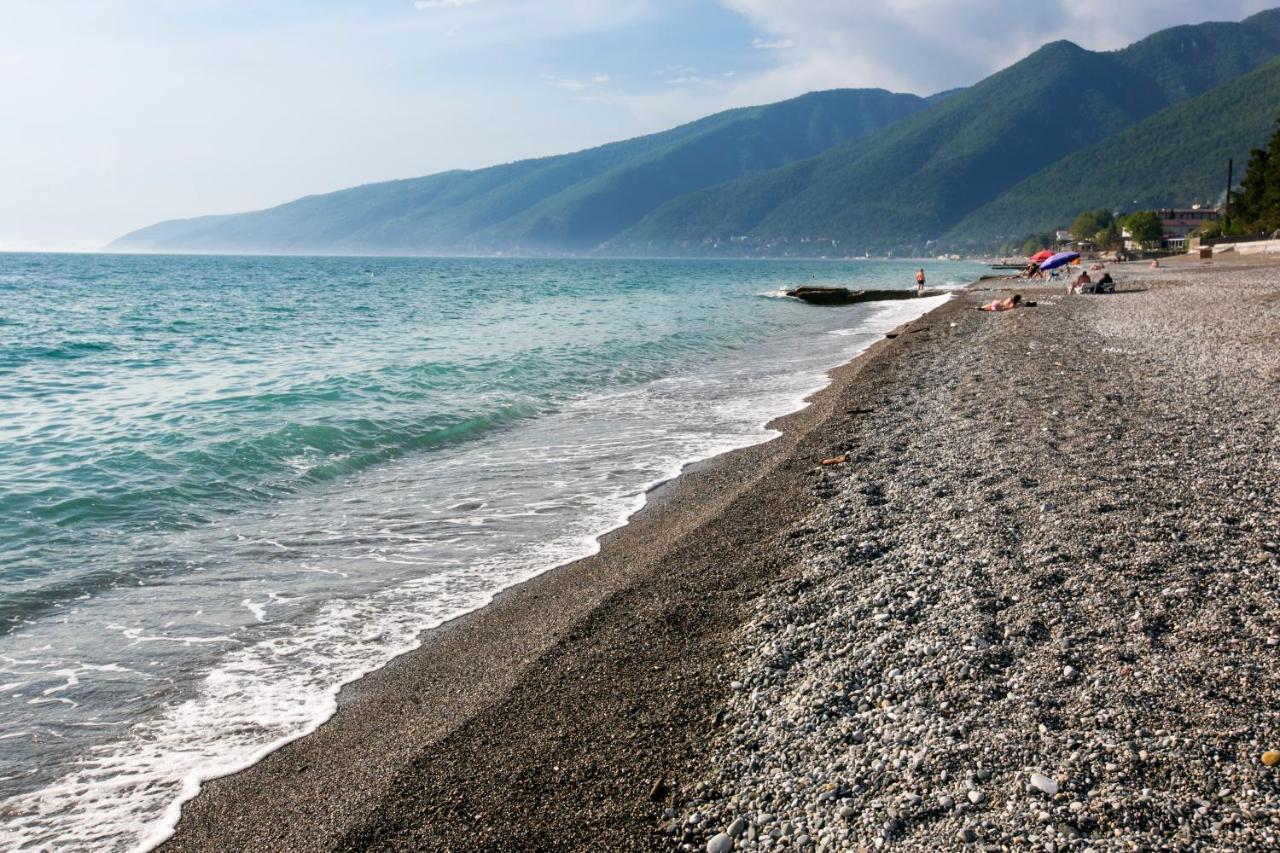 Guest House Lavr Гагра Екстер'єр фото
