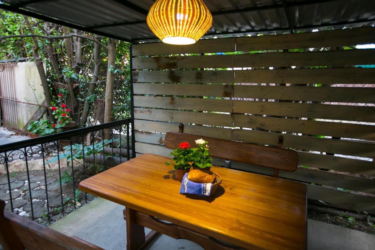 Guest House Lavr Гагра Екстер'єр фото