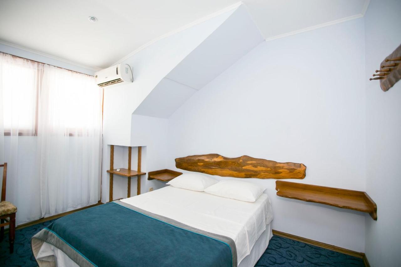 Guest House Lavr Гагра Екстер'єр фото