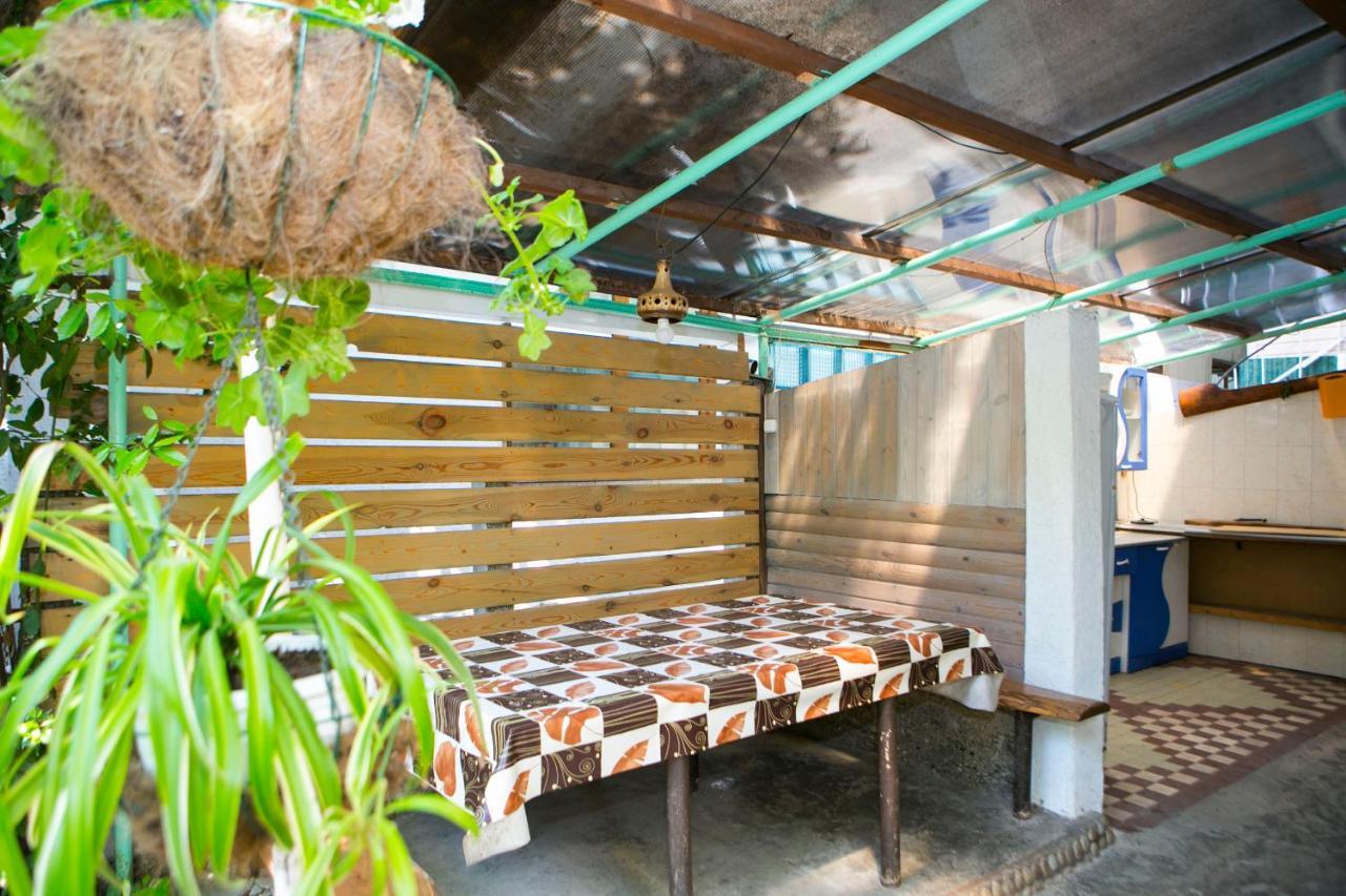 Guest House Lavr Гагра Екстер'єр фото