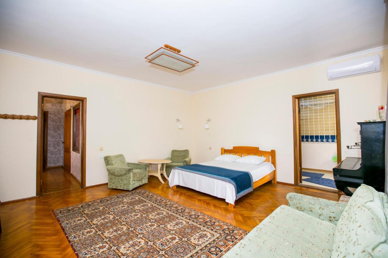 Guest House Lavr Гагра Екстер'єр фото