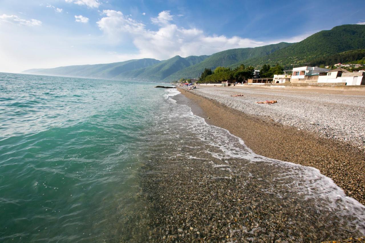 Guest House Lavr Гагра Екстер'єр фото