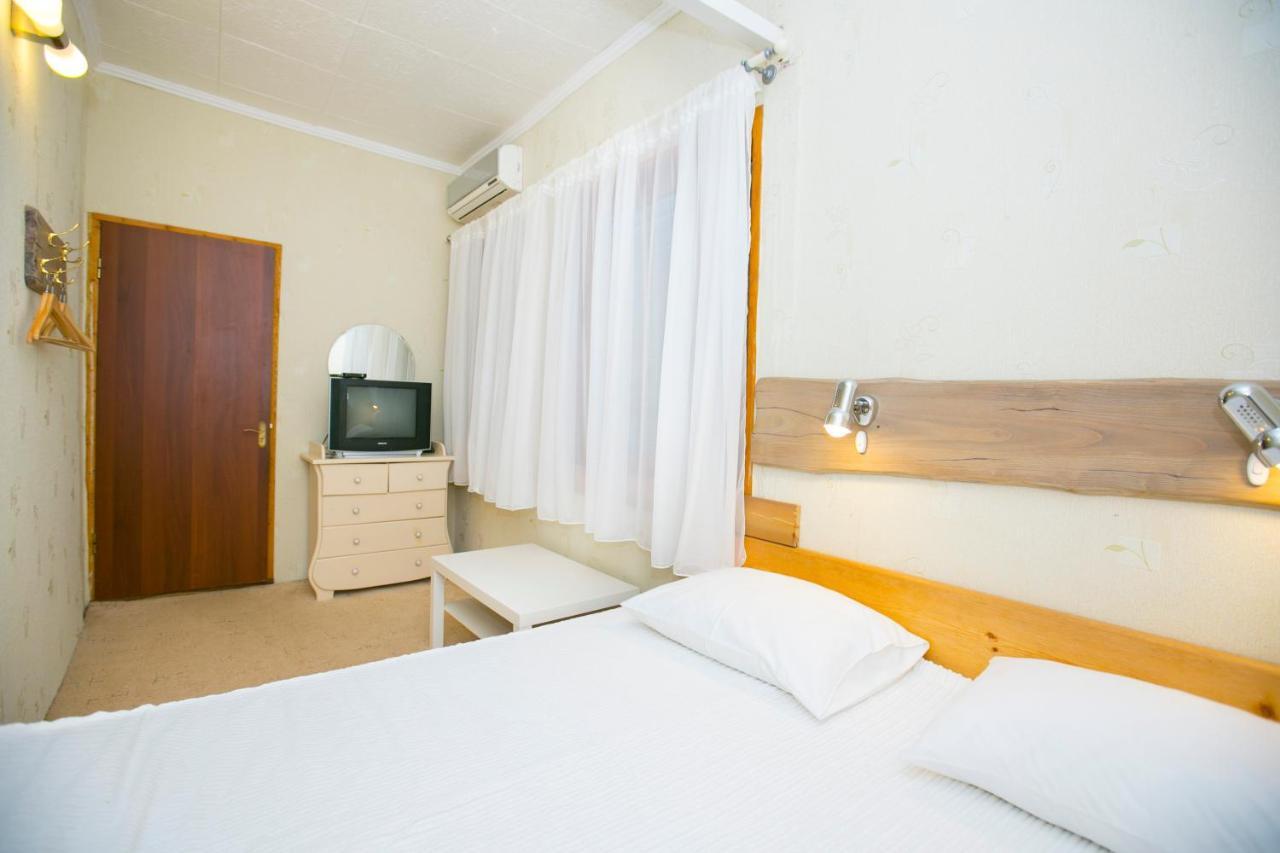 Guest House Lavr Гагра Екстер'єр фото