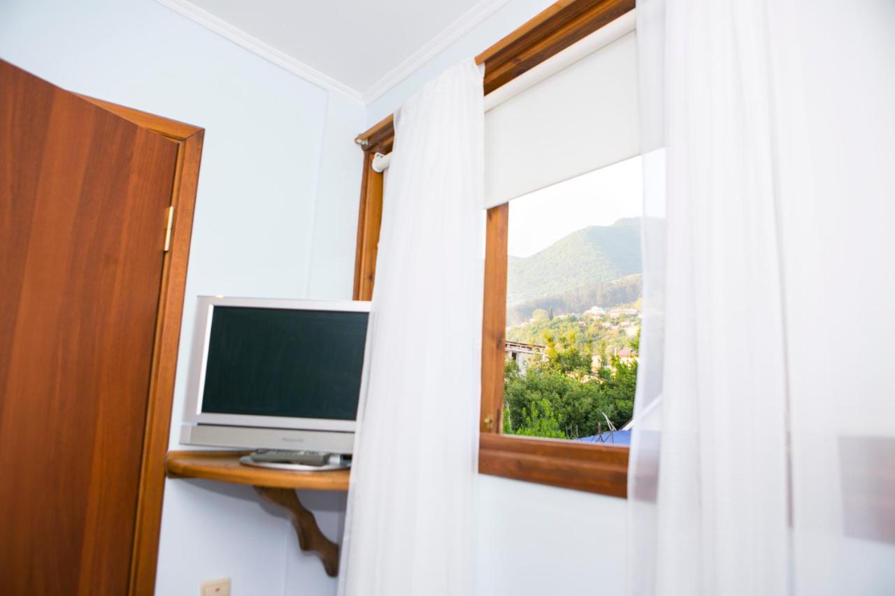 Guest House Lavr Гагра Екстер'єр фото